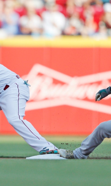 DeSclafani strong through 6 innings to lead Reds in 2-1 win